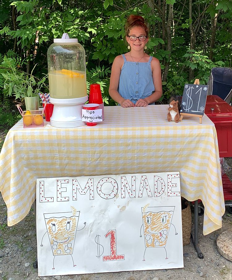 London Wilkie at her Belgrade lemonade stand.