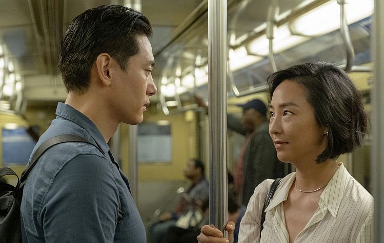 Teo Yoo and Greta Lee in Past Lives (2023)